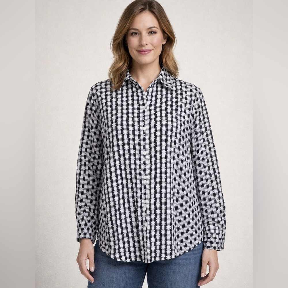 Snoskins Black and White Button up Top XL
